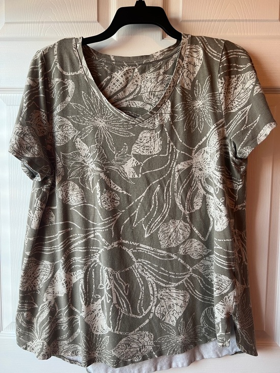 Soft Surroundings Tops - Soft Surroundings Olive & White Floral V-Neck Short Sleeve Tee